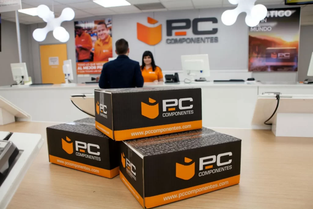 Además de la web, PcComponentes, tiene tiendas físicas en Murcia, Madrid y Barcelona.